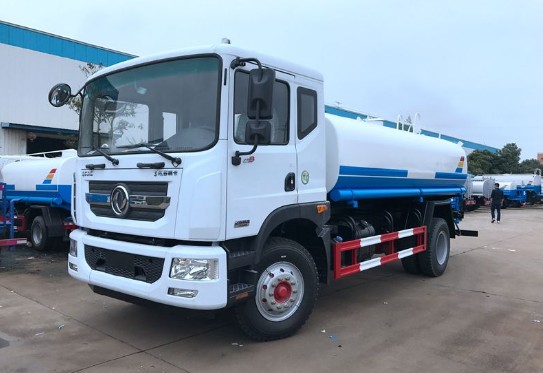 12噸東風(fēng)多利卡D9灑水車圖片 12噸東風(fēng)多利卡D9灑水車圖片