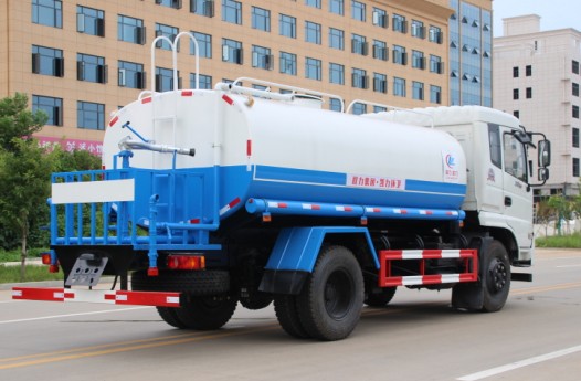 東風(fēng)御虎12噸灑水車高清圖片 東風(fēng)御虎12噸灑水車高清圖片