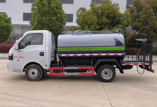 3噸灑水車價格_國六3方柴油東風(fēng)途逸綠化灑水車廠家價格3
