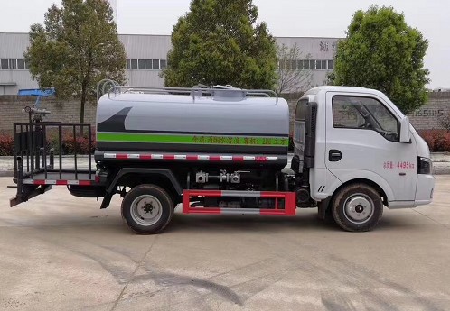 3噸灑水車價格_國六3方柴油東風(fēng)途逸綠化灑水車廠家價格4