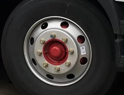 3950軸距前輪螺絲就是8個(gè) 3950軸距前輪螺絲就是8個(gè)