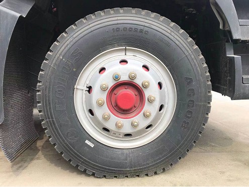 鋼圈上只有10顆螺絲,半軸上6顆螺絲 鋼圈上只有10顆螺絲,半軸上6顆螺絲