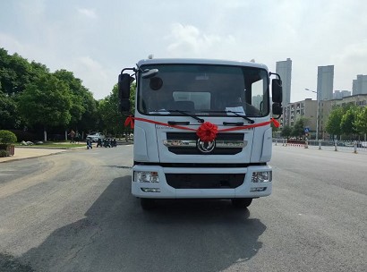 東風(fēng)股份灑水車圖片 東風(fēng)股份灑水車圖片