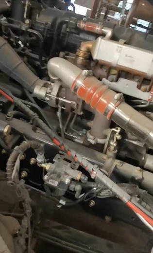 國(guó)六東風(fēng)天錦龍擎190馬力發(fā)動(dòng)機(jī)號(hào)位置 國(guó)六東風(fēng)天錦龍擎190馬力發(fā)動(dòng)機(jī)號(hào)位置